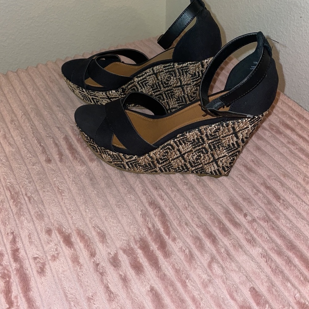 Shoes - Picture 2 of 4
